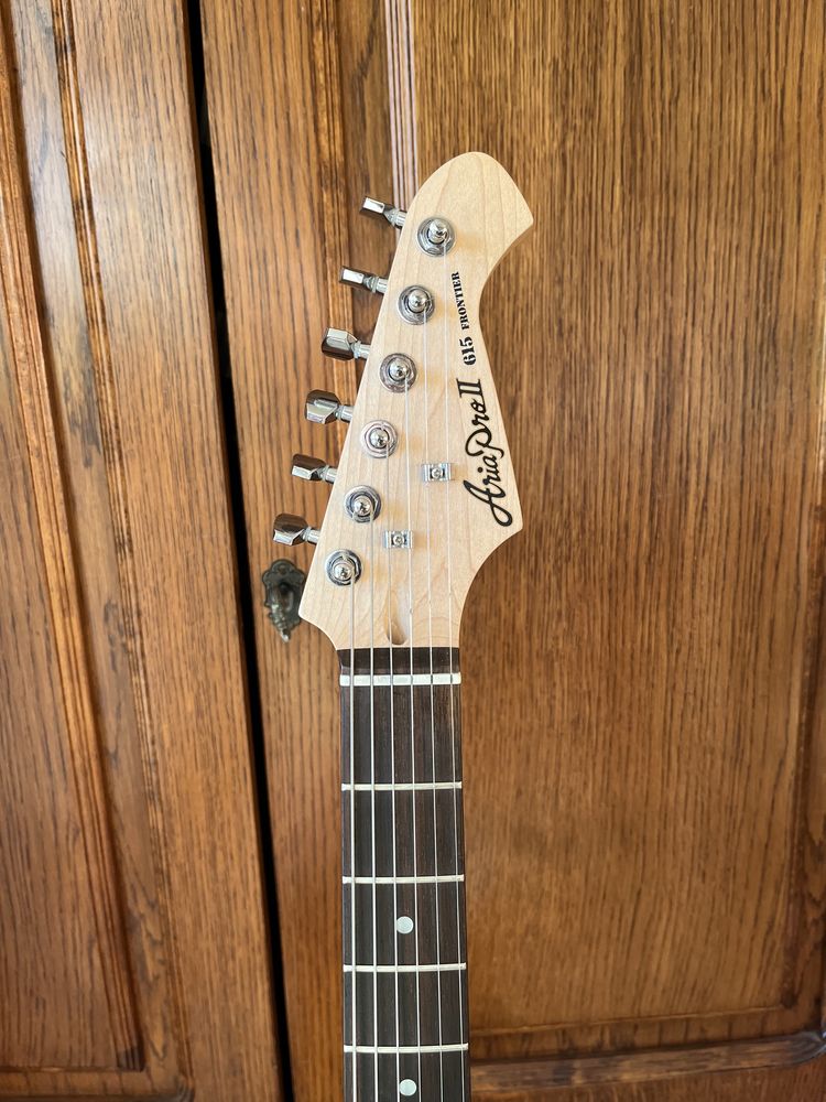 Gitara elektryczna Aria Pro II 615 Frontier kremowa