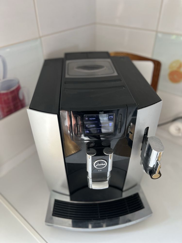 Ekspres do kawy Jura E8 dark Inox
