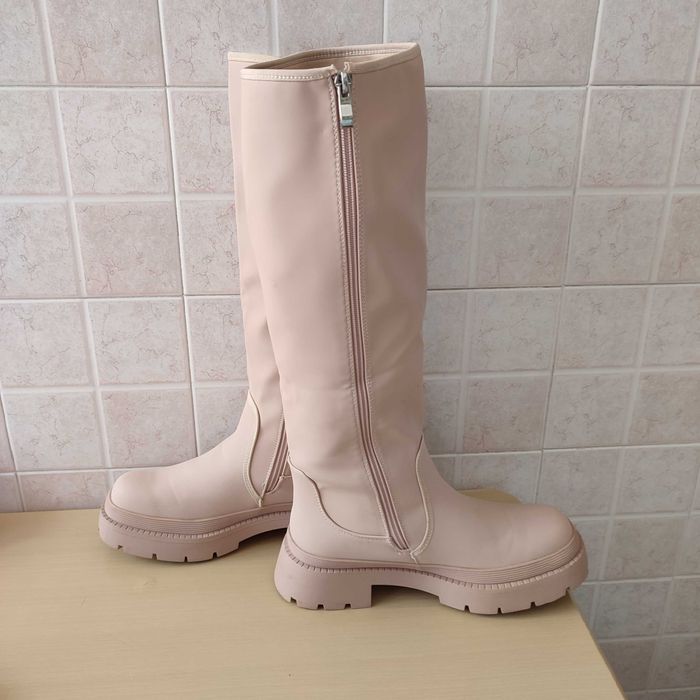 Чоботи жіночі р. 41 демісезонні. В гарному стані.