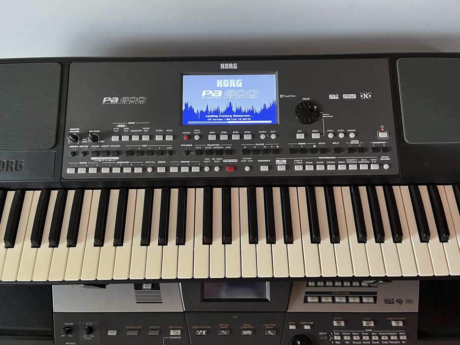 Korg  PA 600