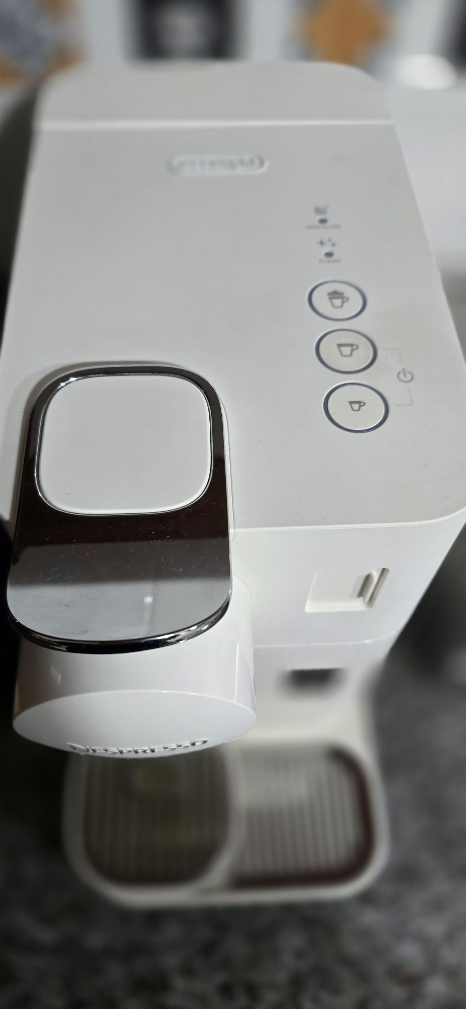 Vendo máquina cafe Delonghi Nespresso Lattissima One