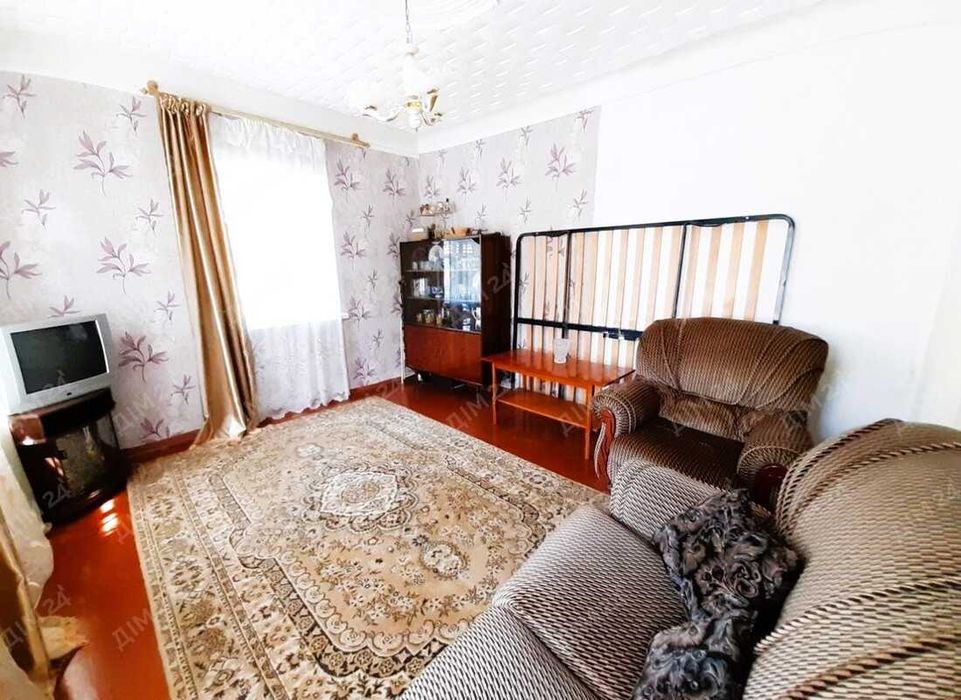 Доглянутий будинок з комунікаціями.