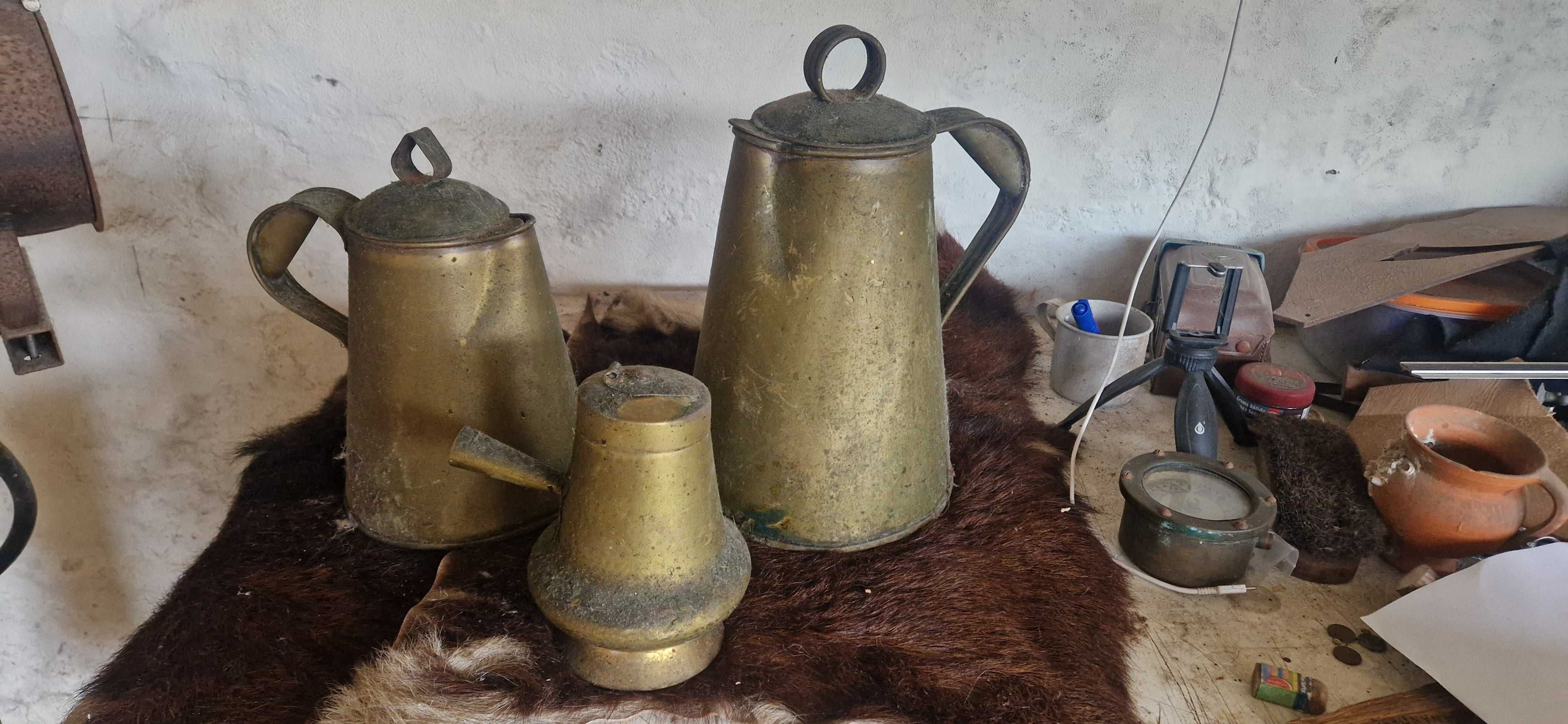 Tachos antigos de latão