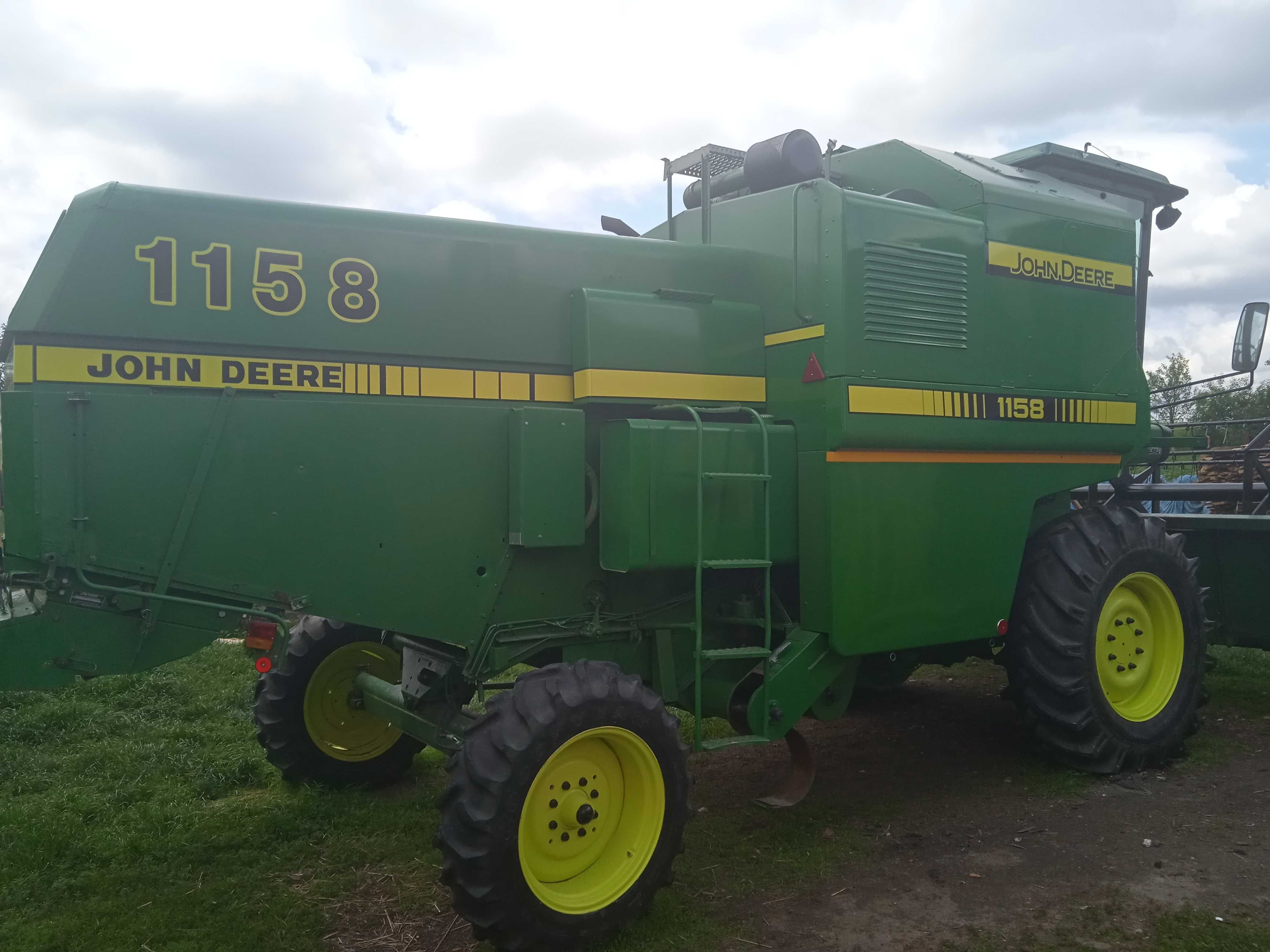 комбайн JOHN DEERE 1158