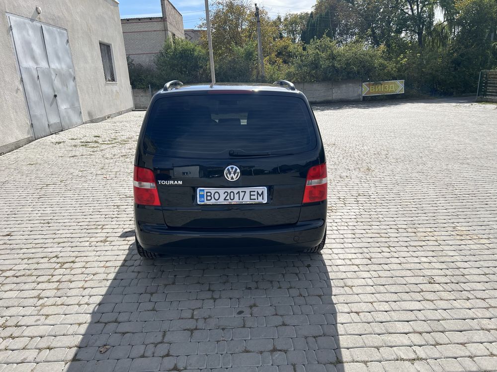 VW Touran 2005 1.6 бензин