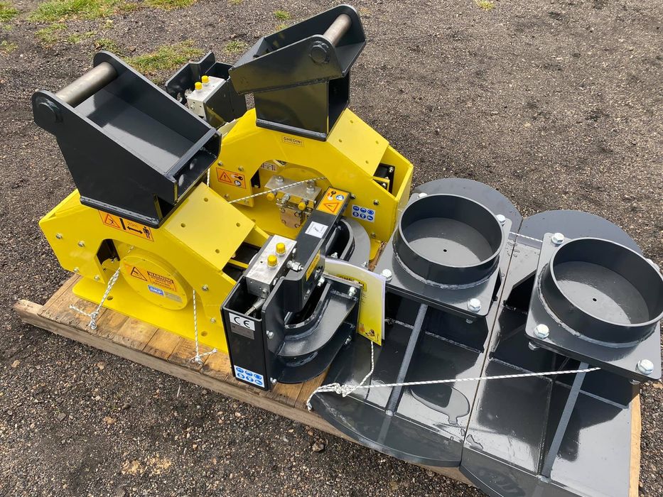 Wibromłot do wbijania pali do koparki, koparko ładowarki GHEDINI.Kafar