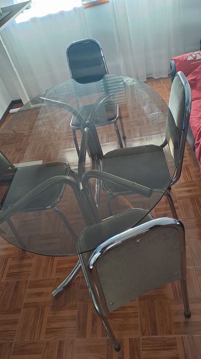 Mesa de vidro + Cadeiras