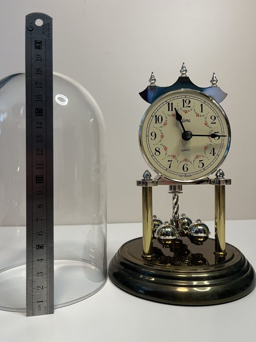 Вінтажний настільний годинник Koma (Quartz) під скляним ковпаком