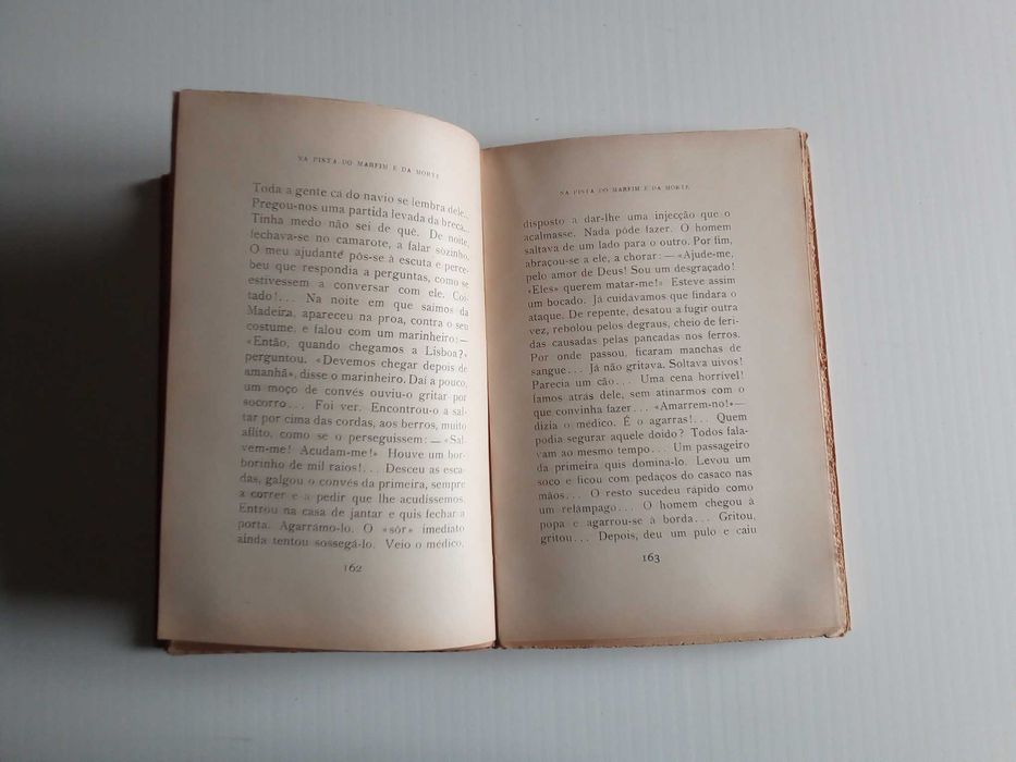 Livro "Na pista do marfim e da morte", de Ferreira da Costa