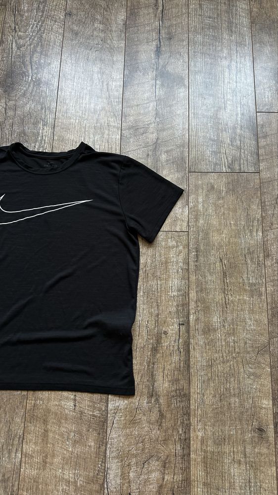 Nike Swoosh NSW Pro Combat мужская спортивная футболка с логотипом