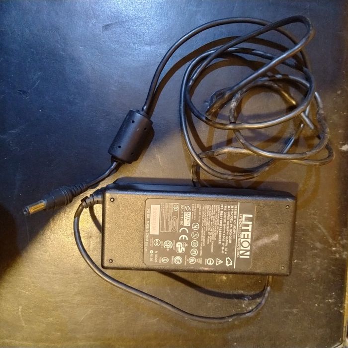 Zasilacz do laptopa firmy Liteon 19V-4,74A