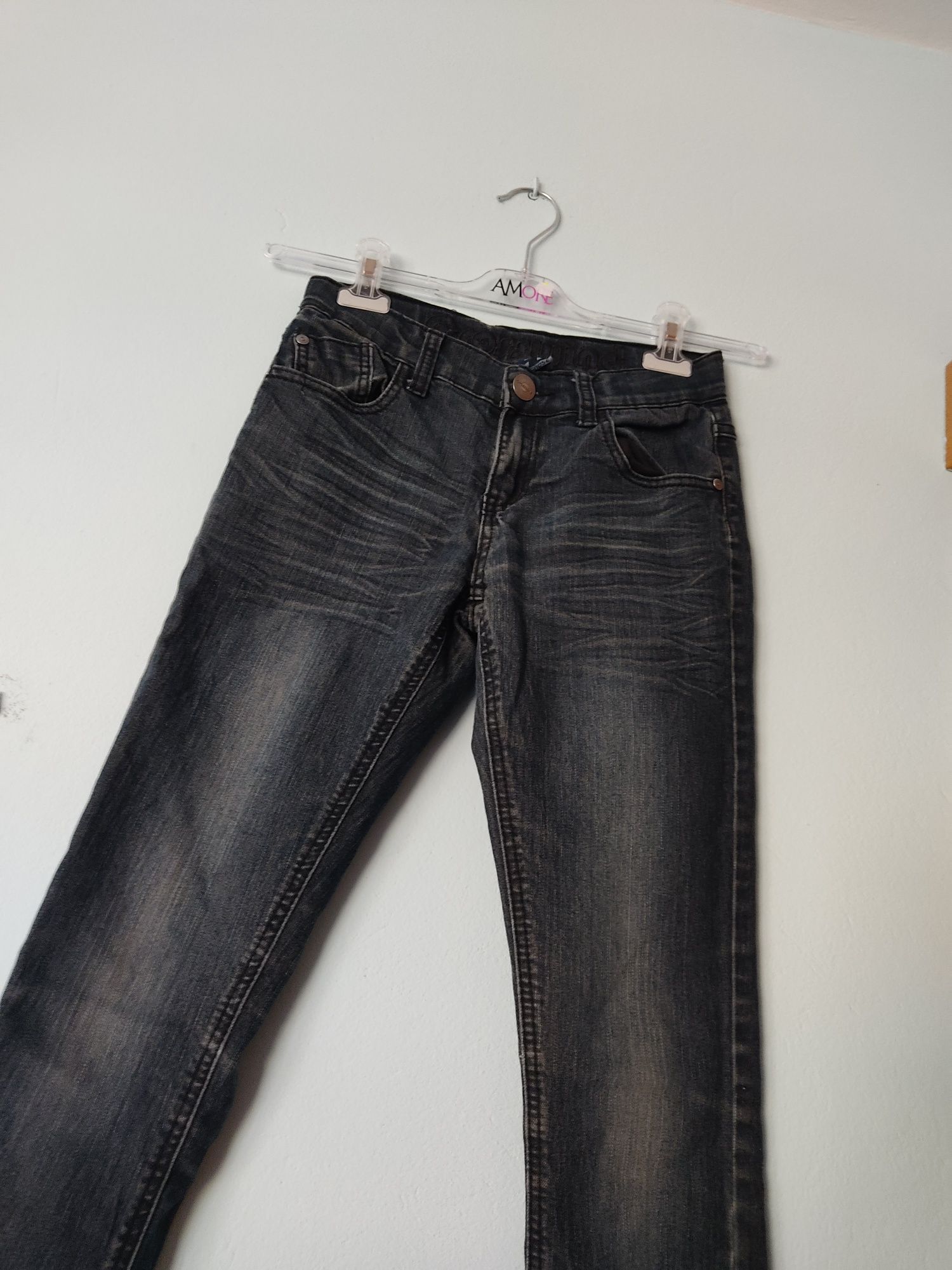 Spodnie dżinsowe jeans z kieszeniami 12 lat 
Od kroku 68 cm
Szerokość