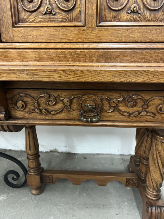 Komoda/Kredens rycerski/Raty