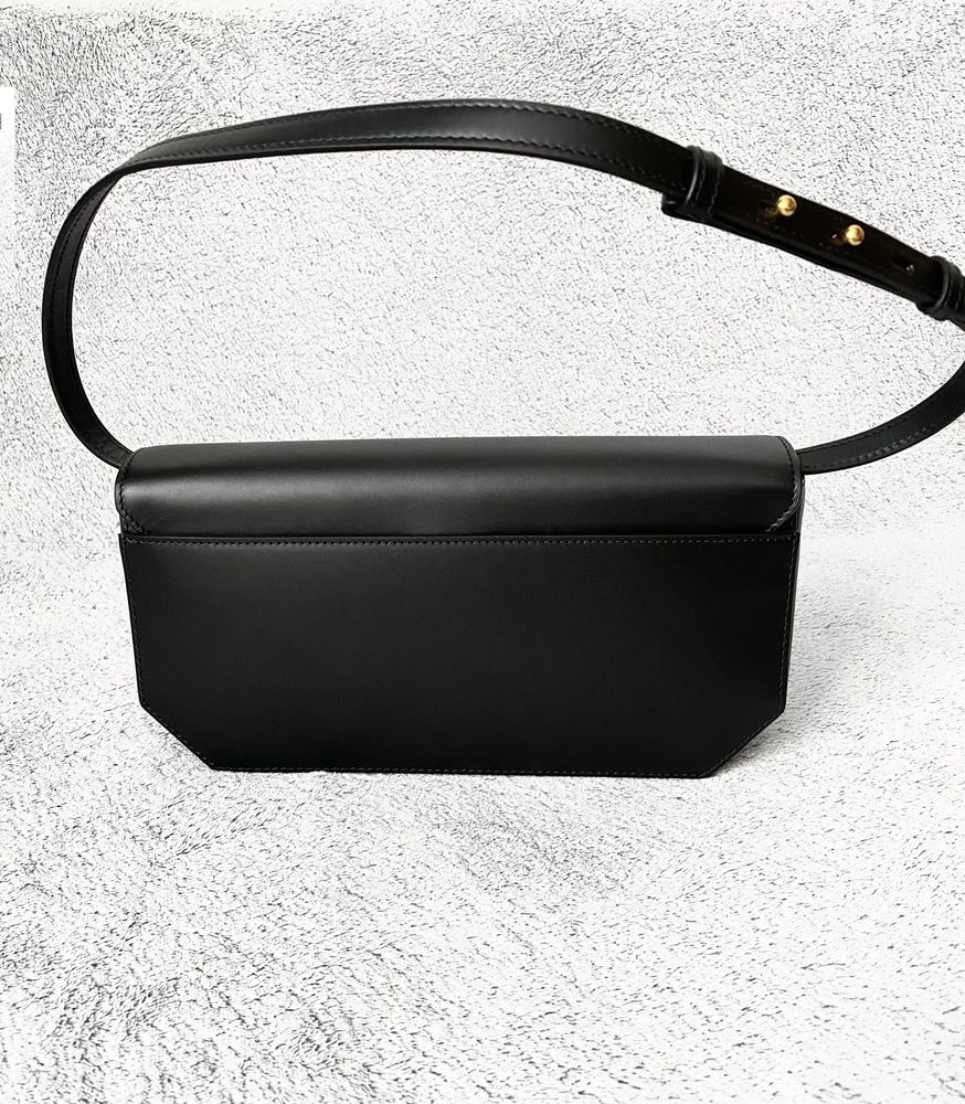 torebka na pasku Bally model Emblem Folio nowa z workiem skóra czarna