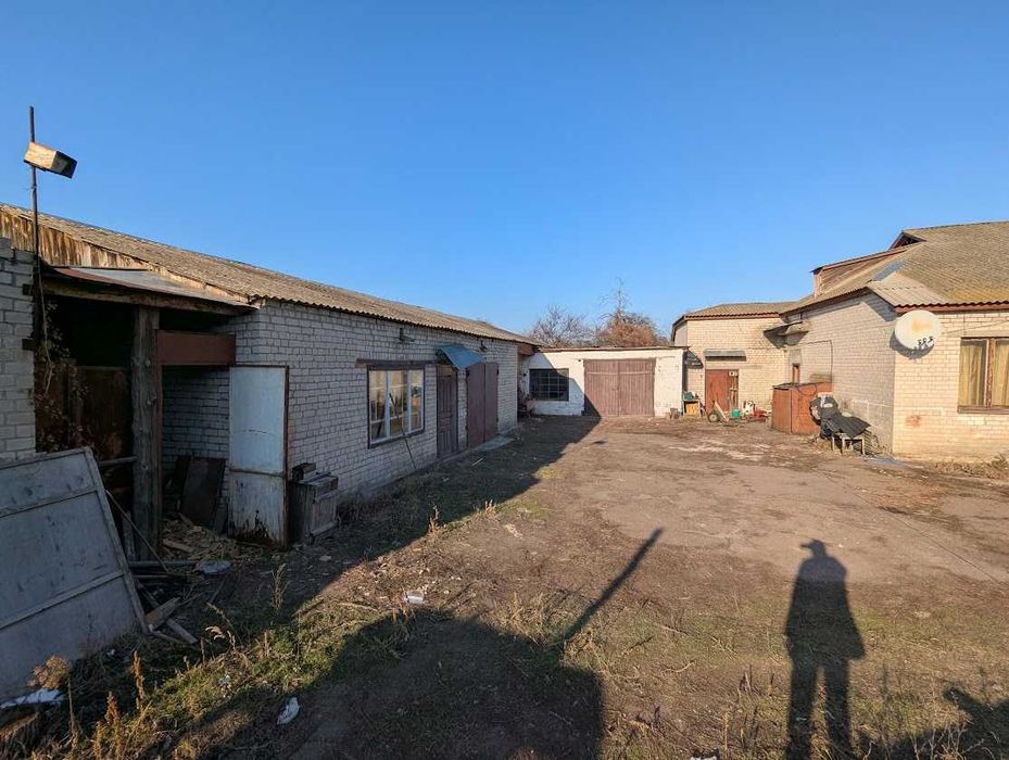 Продам автошколу у Дахнівці вул. Праслов’янська 580 кв.м. на 21 сотці