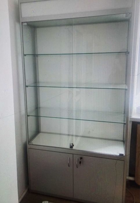Вітрина алюмінієва зі склом  та тумбами сірого кольору 6 шт
