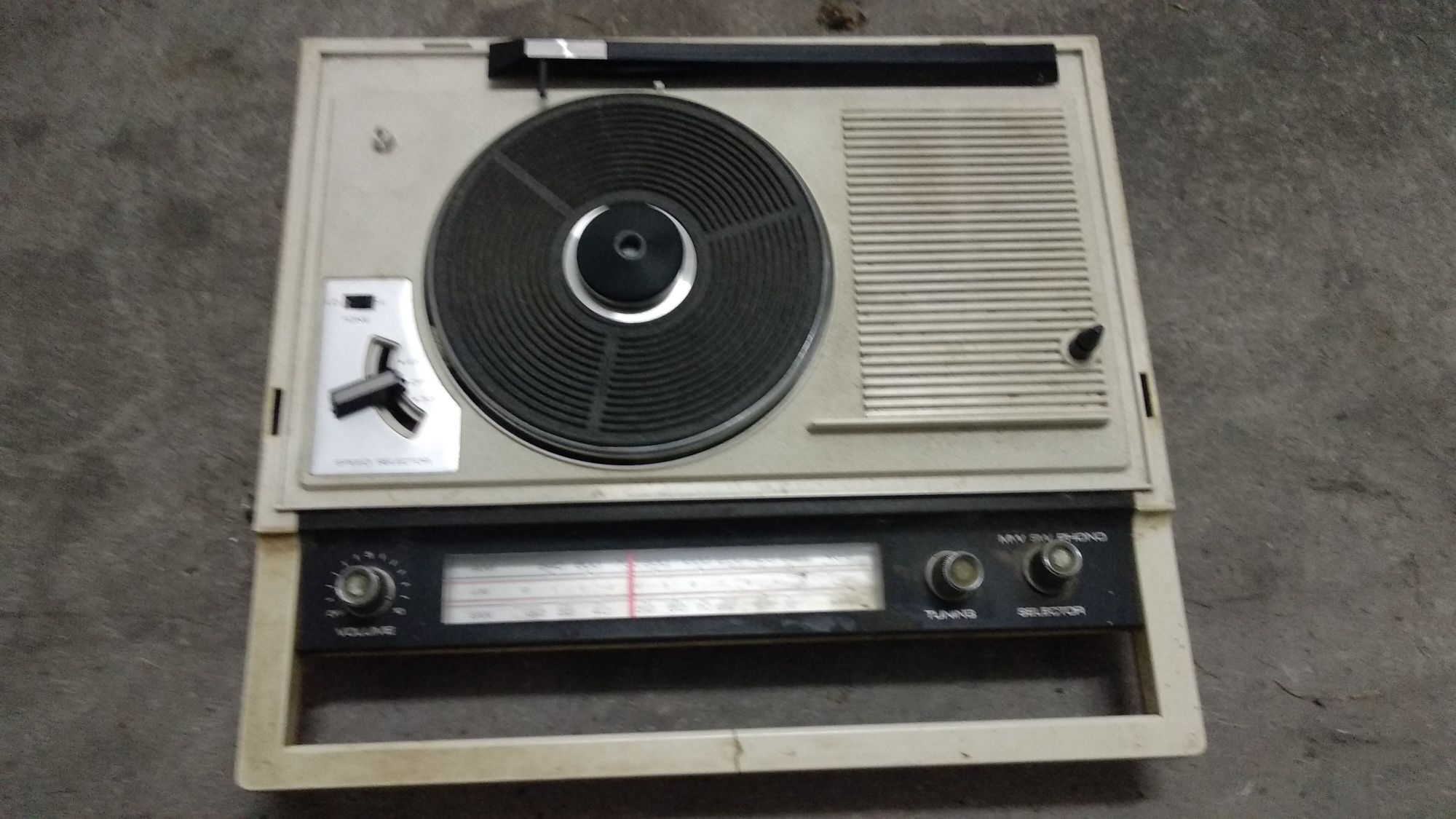 Giradiscos e radio vintage Crown meados anos 1960