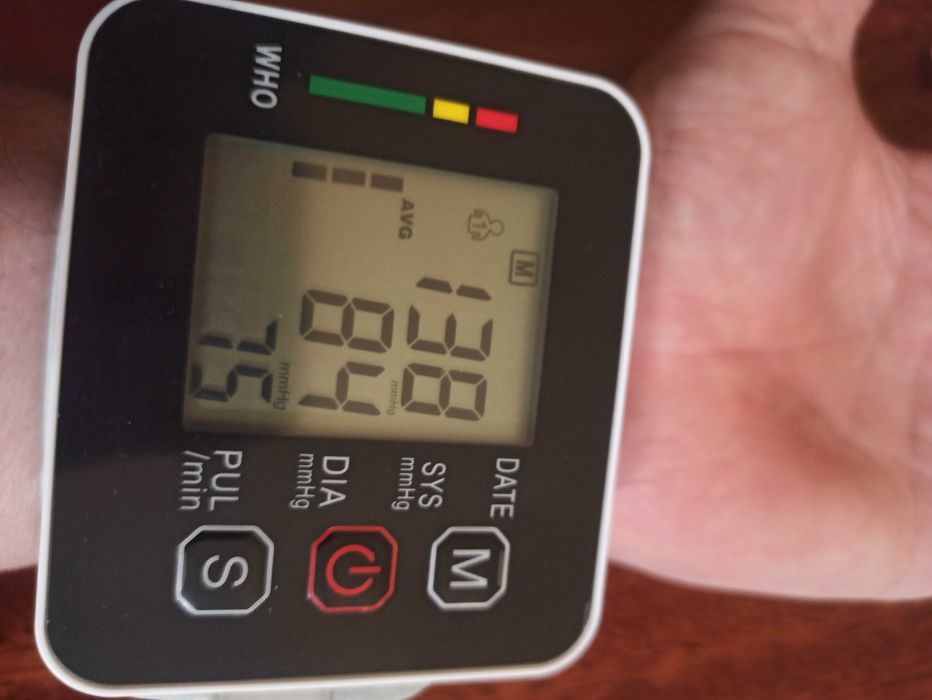 Тонометр автоматичний для вимірювання артеріального тиску на зап'ястя