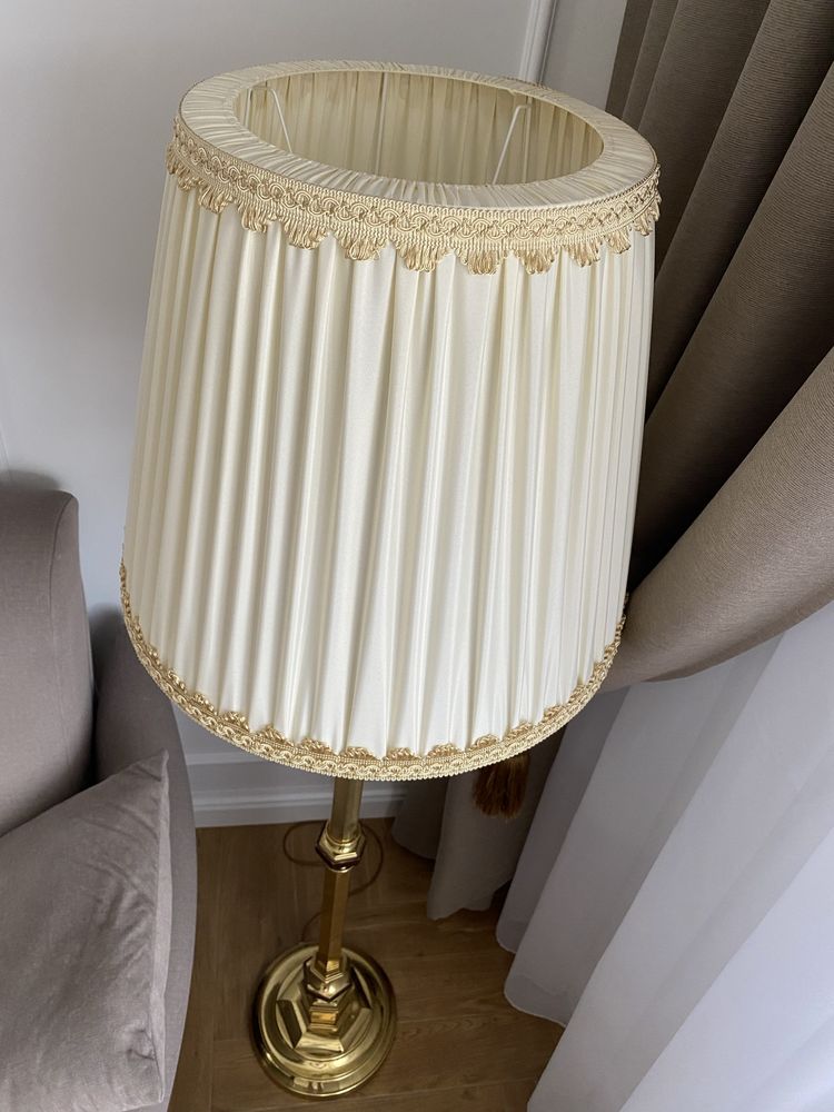 Piękny stylowy abażur do lampy stojącej Retro