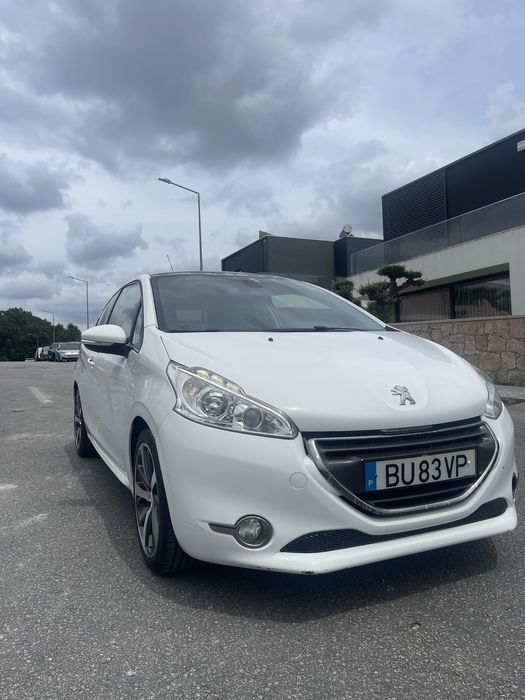 Peugeot 208 1.6D Feline