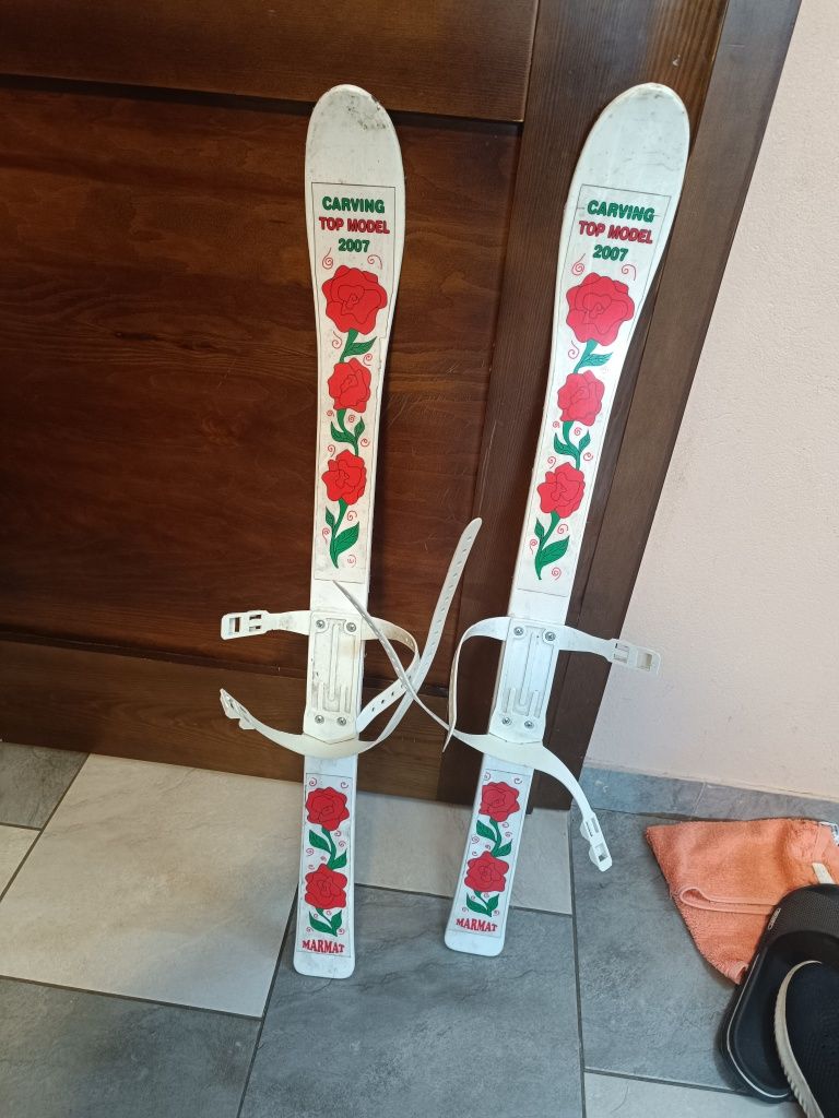 Narty plus kijki dziecięce 85 cm.