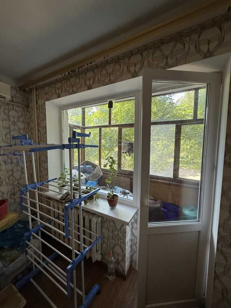 3к.квартира, Алмазний, 60м2, 2/5, в житловому стані