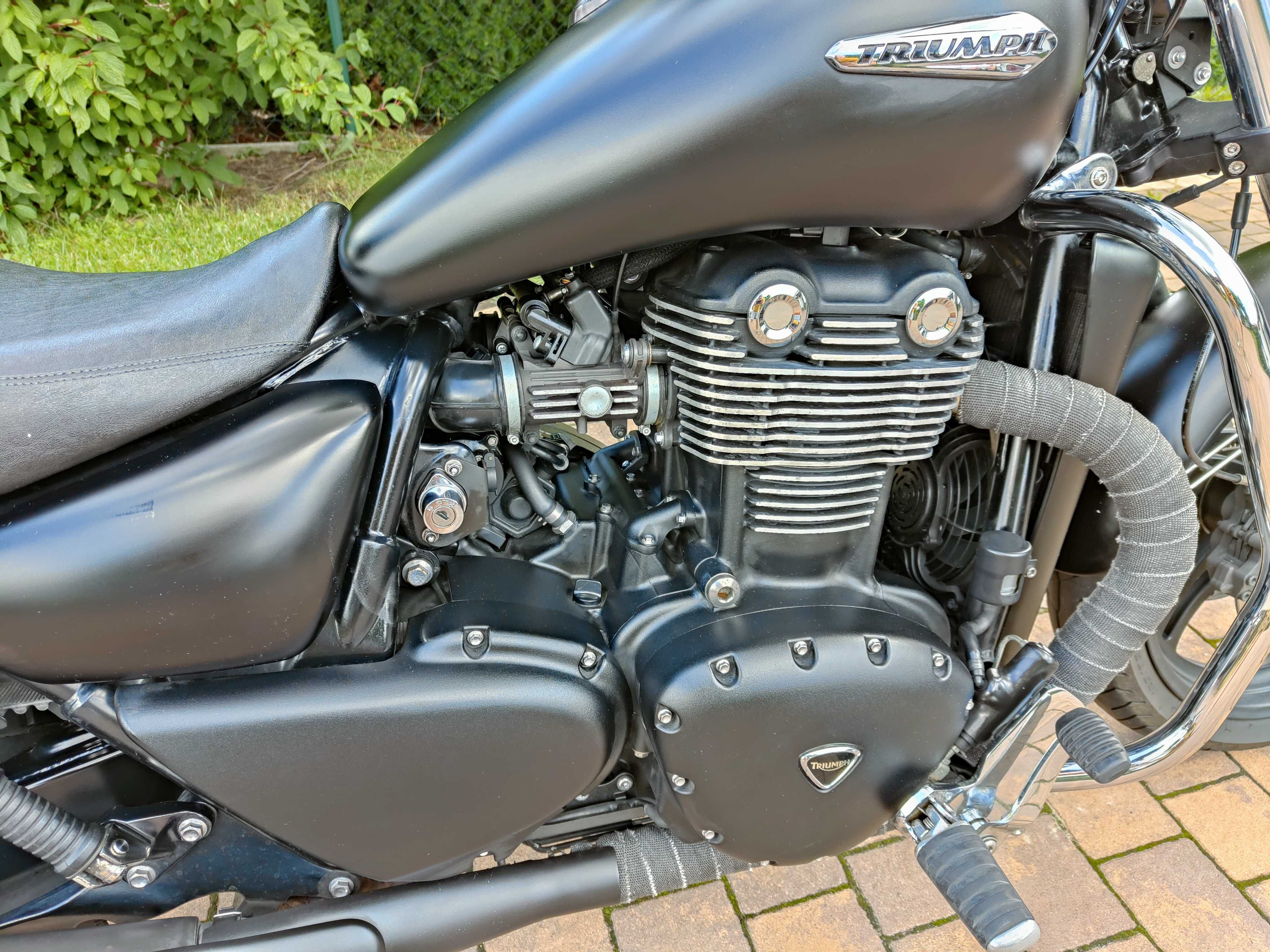 Triumph Thunderbird Storm