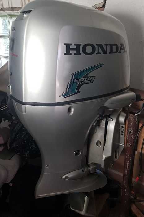 Silnik zaburtowy Honda BF75-90 uszkodzony
