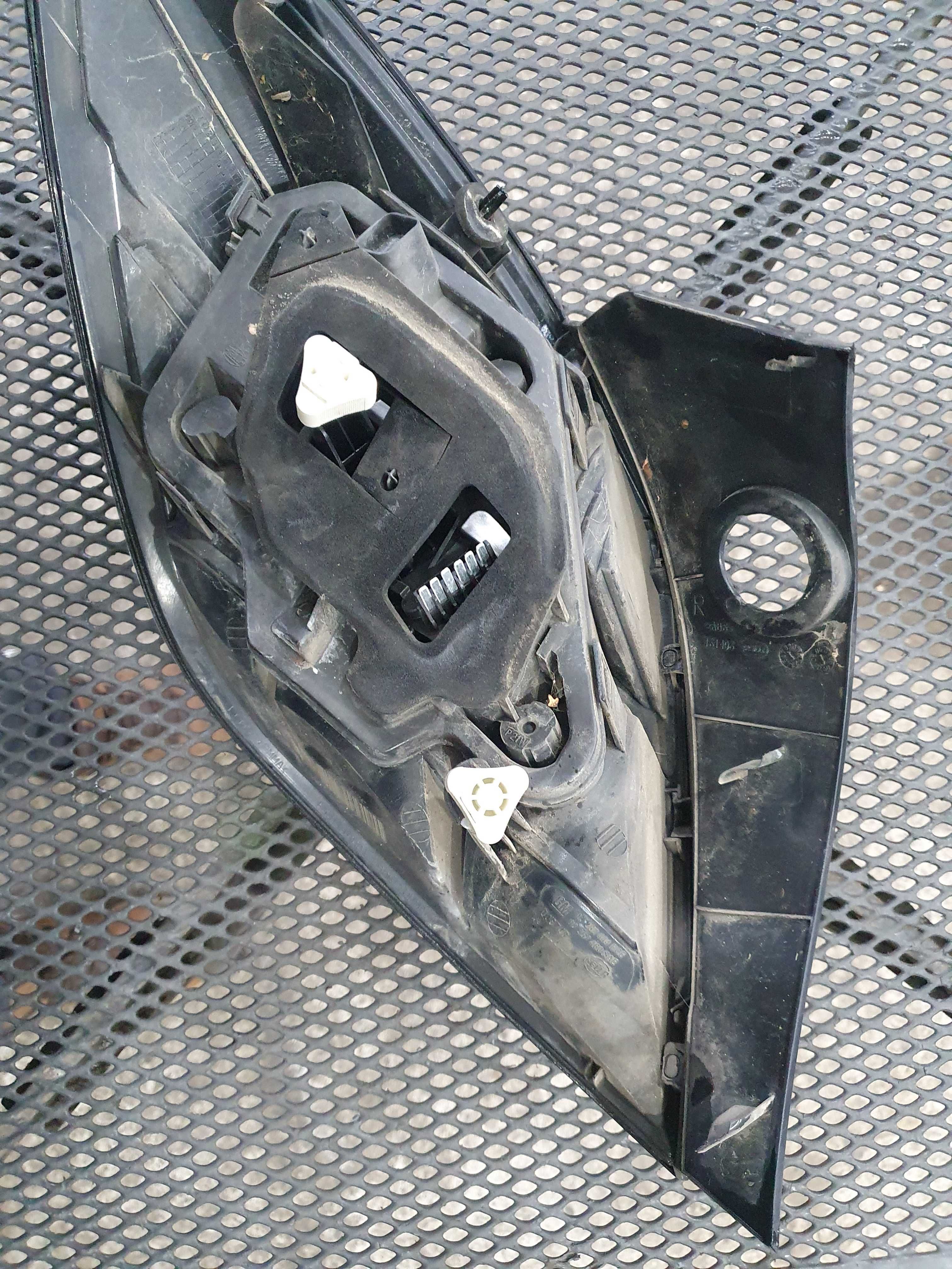 Lampa tylna tył prawa Opel Astra 3 H III GTC europejska 3 drzwi lift