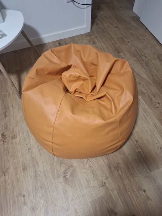 Puff laranja impecável