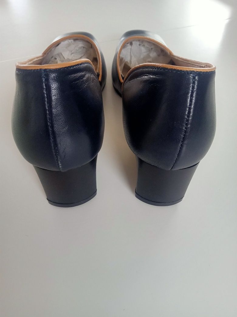 Półbuty buty na obcasie szerokim Lady Peko rozm 39/40