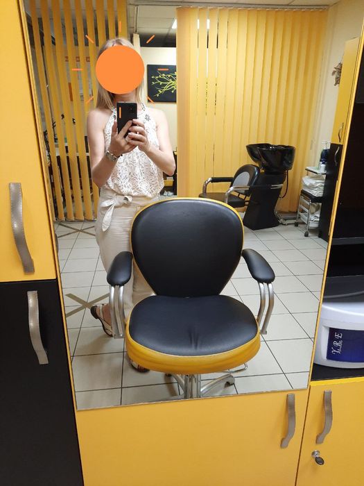 Продам свої перукарські меблі,все в дуже гарному стані.