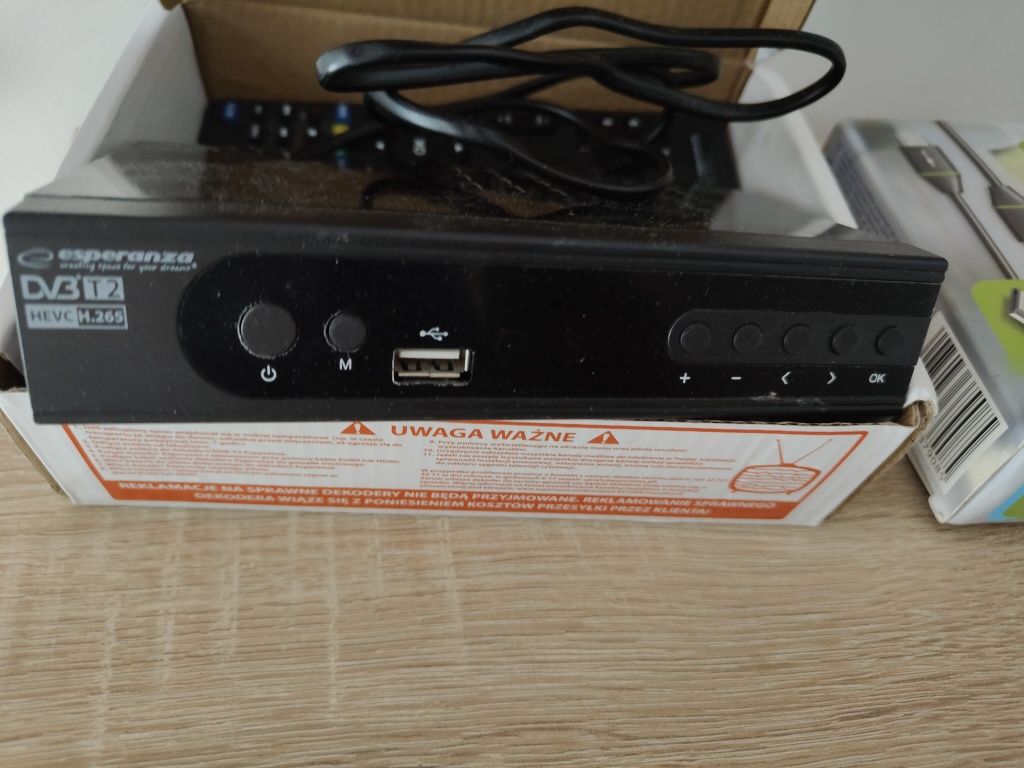 Sprzedam antenę dekoder i kabel HDMI
