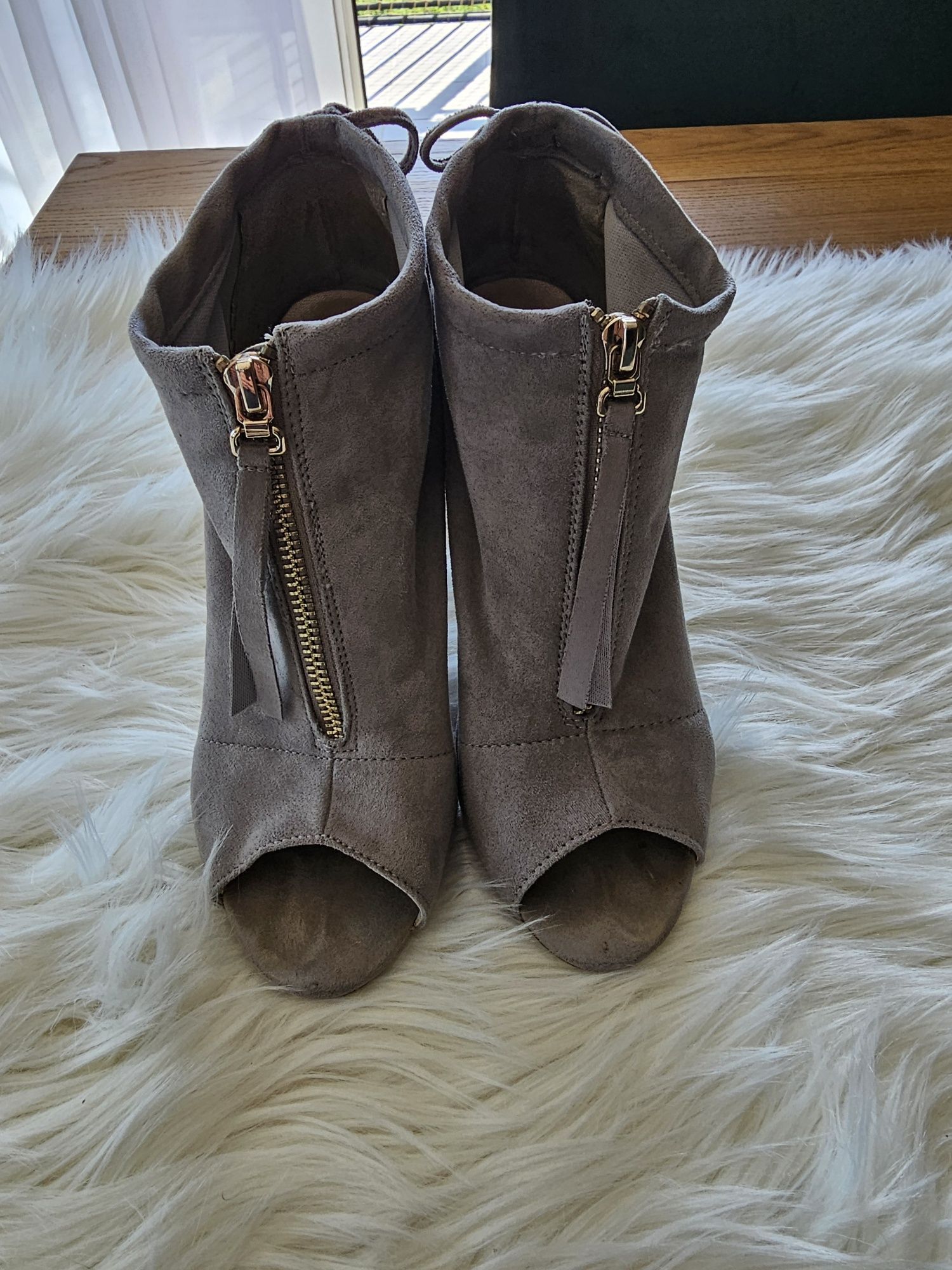 Buty z odkrytymi palcami