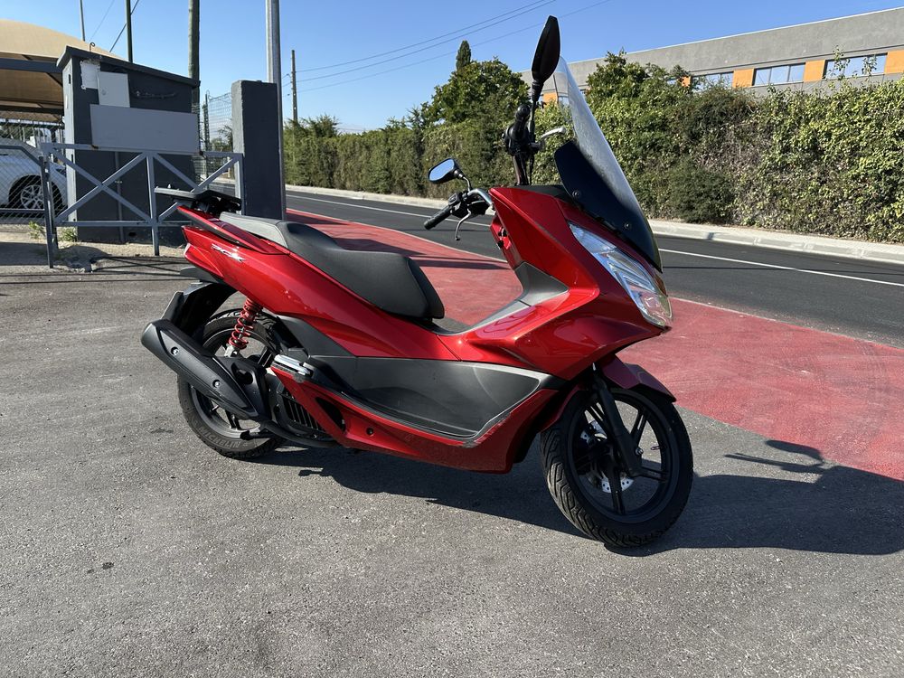 Honda pcx 125 c/extras bem estimada