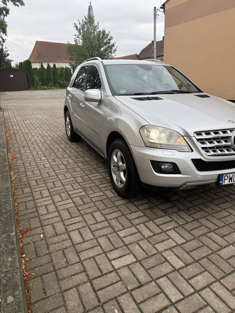 Mercedes ml 3.0 d klima skory xenon navi alusy 2010 r