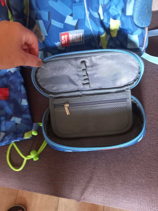 Sprzedam plecak szkolny w zestawie piornik i worek