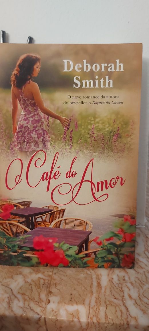 Livro o Café do Amor de Débora Smith