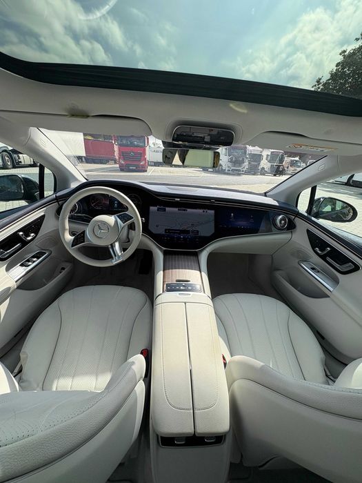 Mercedes EQE 300 hyperscreen AMG line c/ teto de abrir