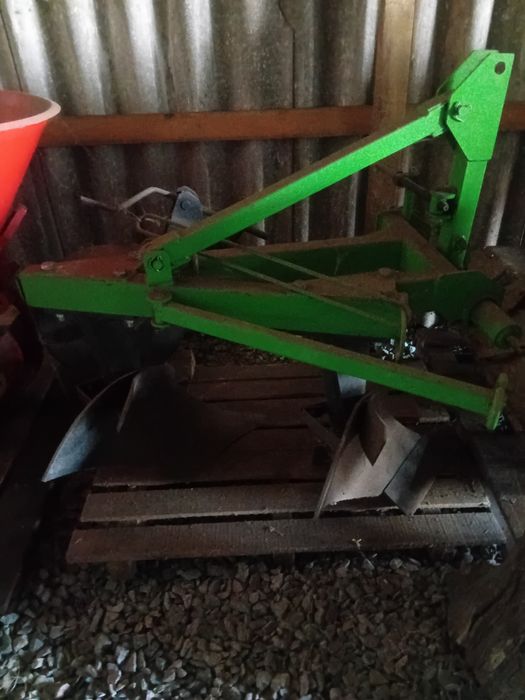 Плуг Бомет , 2-25 , в ідеальному стані ,напрацювання 1 га