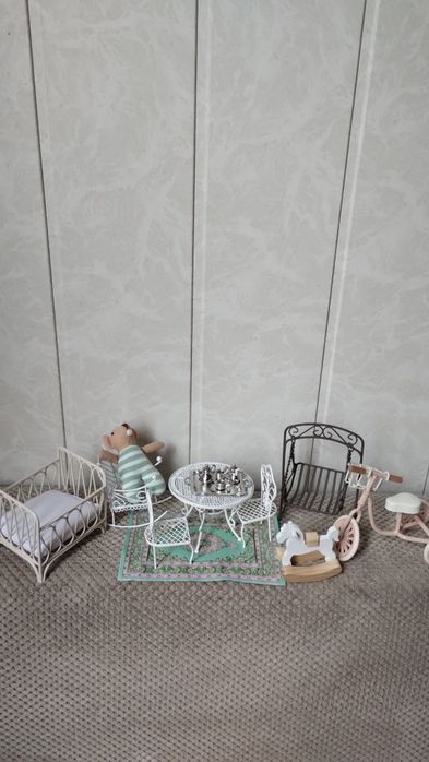 Zestaw mebli Maileg, dom dla lalek plus myszka