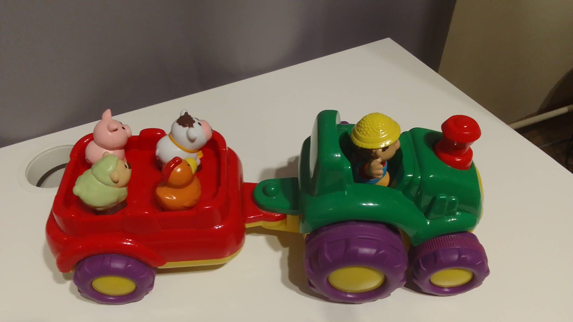 Zestaw : Traktor, przyczepka i 5 figurek