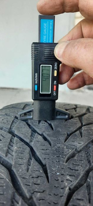 Nokian 215/60 R16 hakapelita