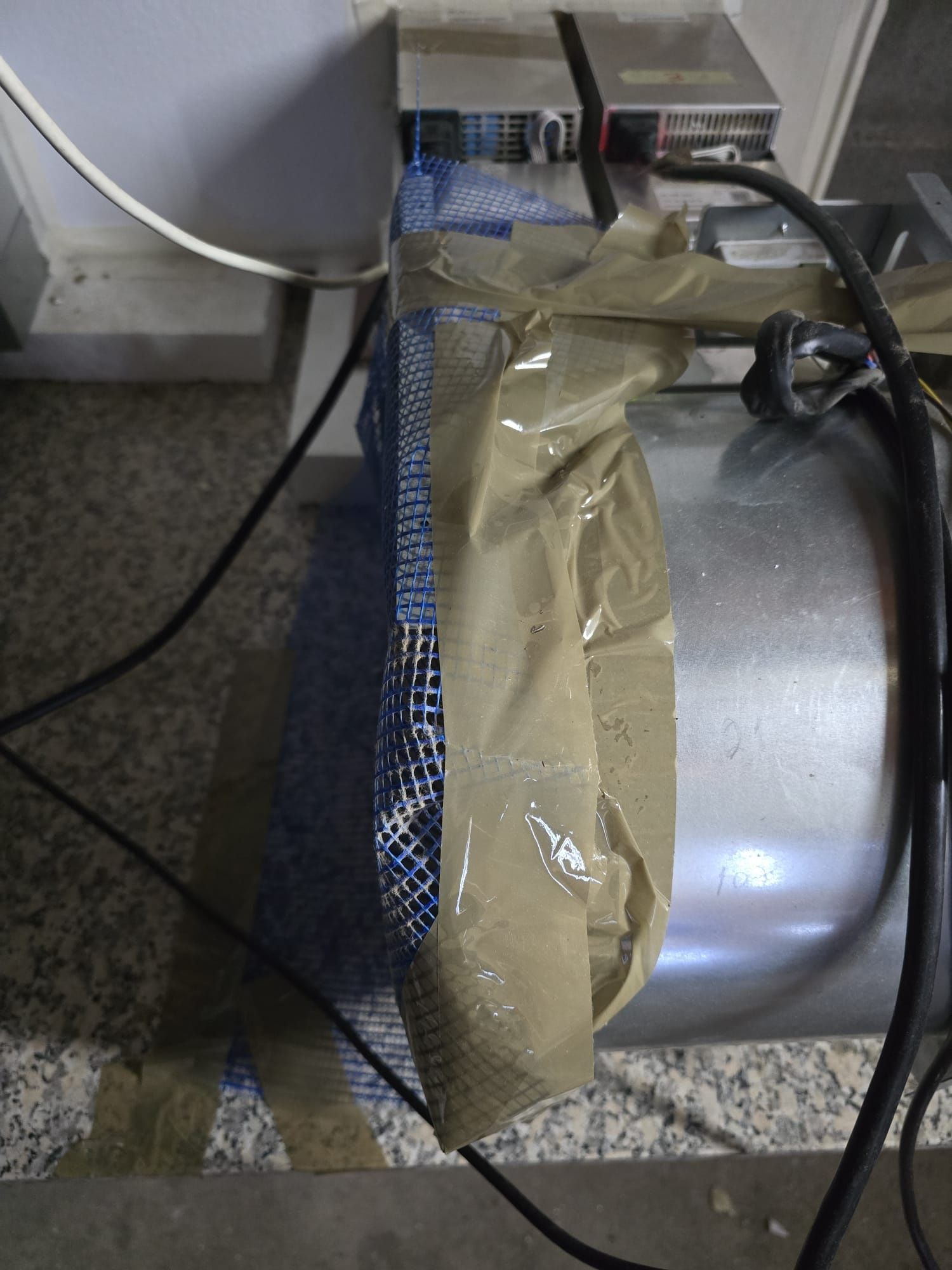 Whatsminers (M30S e M50) e Antminer S19JPro+