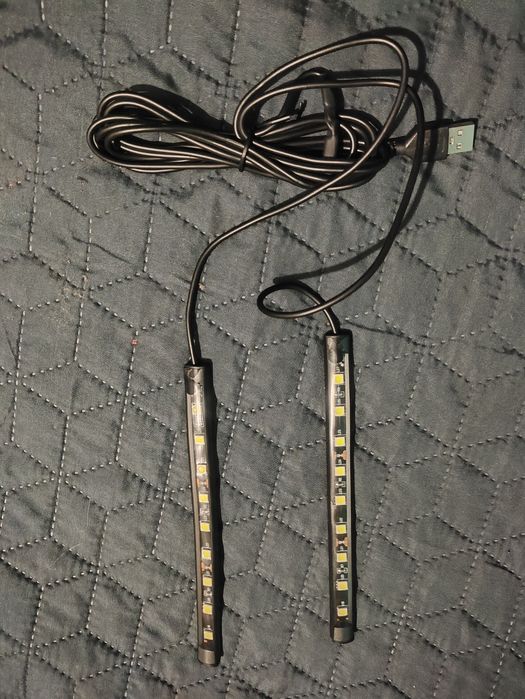 Dwie połączone taśmy LED