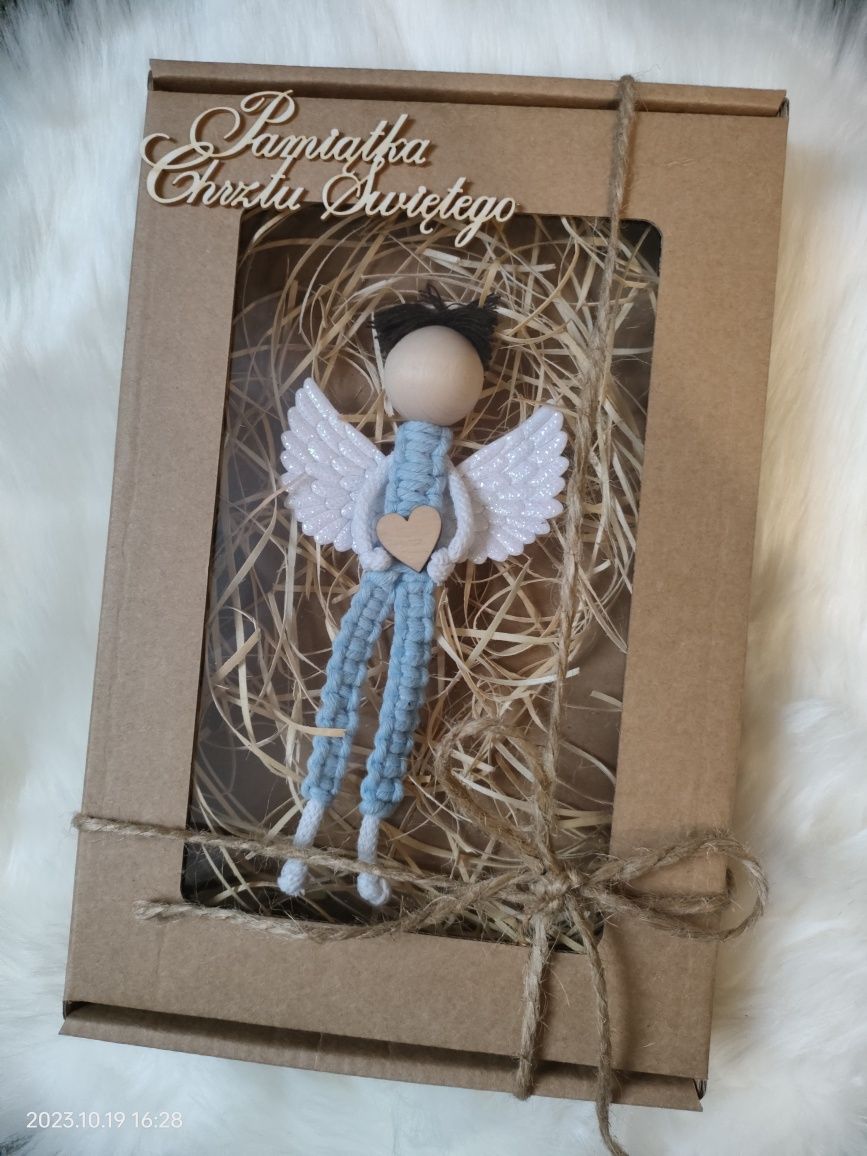 Anioł Stróż chłopiec w pudełku makrama podziękowanie prezent