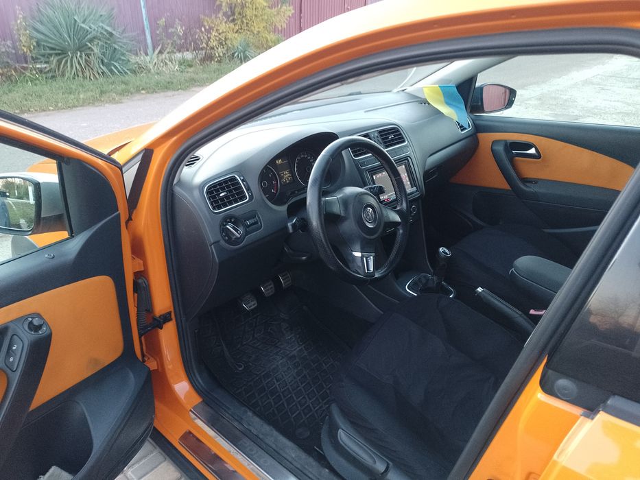 Продам Фольксваген крос поло в хорошем состоянии