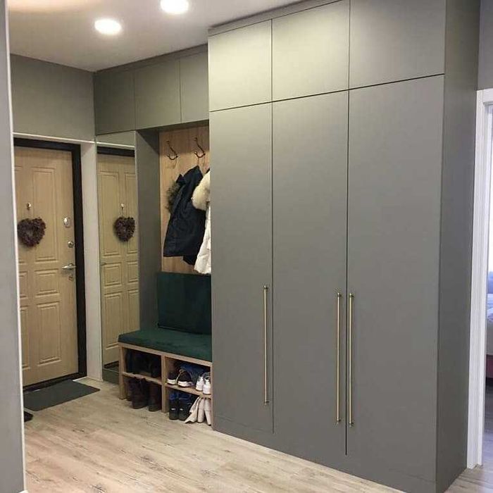 Встроенные и корпусные шкафы в прихожую — под заказ