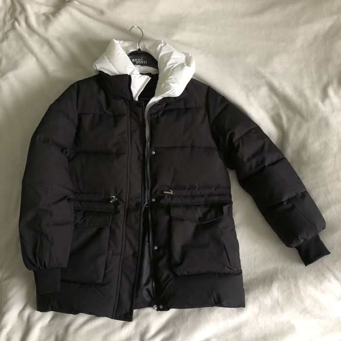 Жіноча чорна зимова куртка