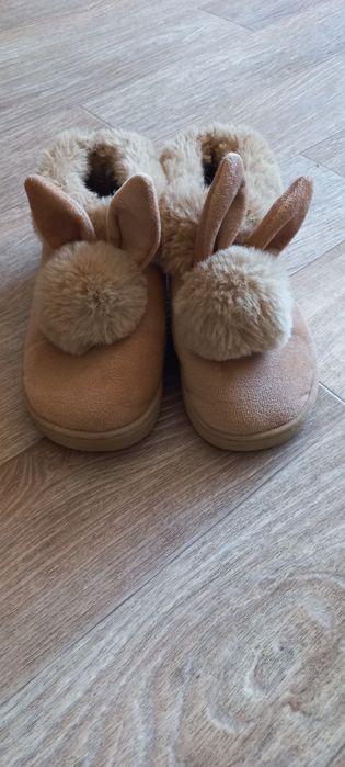 Угі на дівчинку 37 розміру